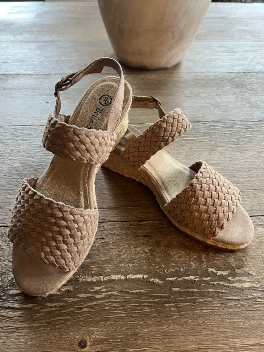 NWOT Bella Vita Mariella Slingback Wedge in Taupe - Picture 3 of 10